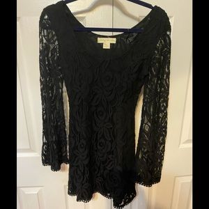 Bell sleeve lace dress